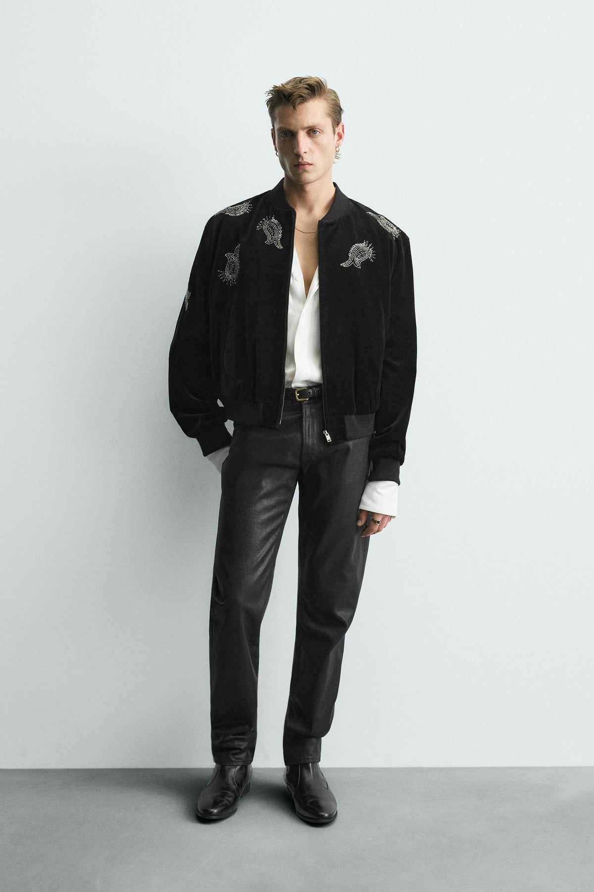 Buamadóir Veilbhit Bróidnithe