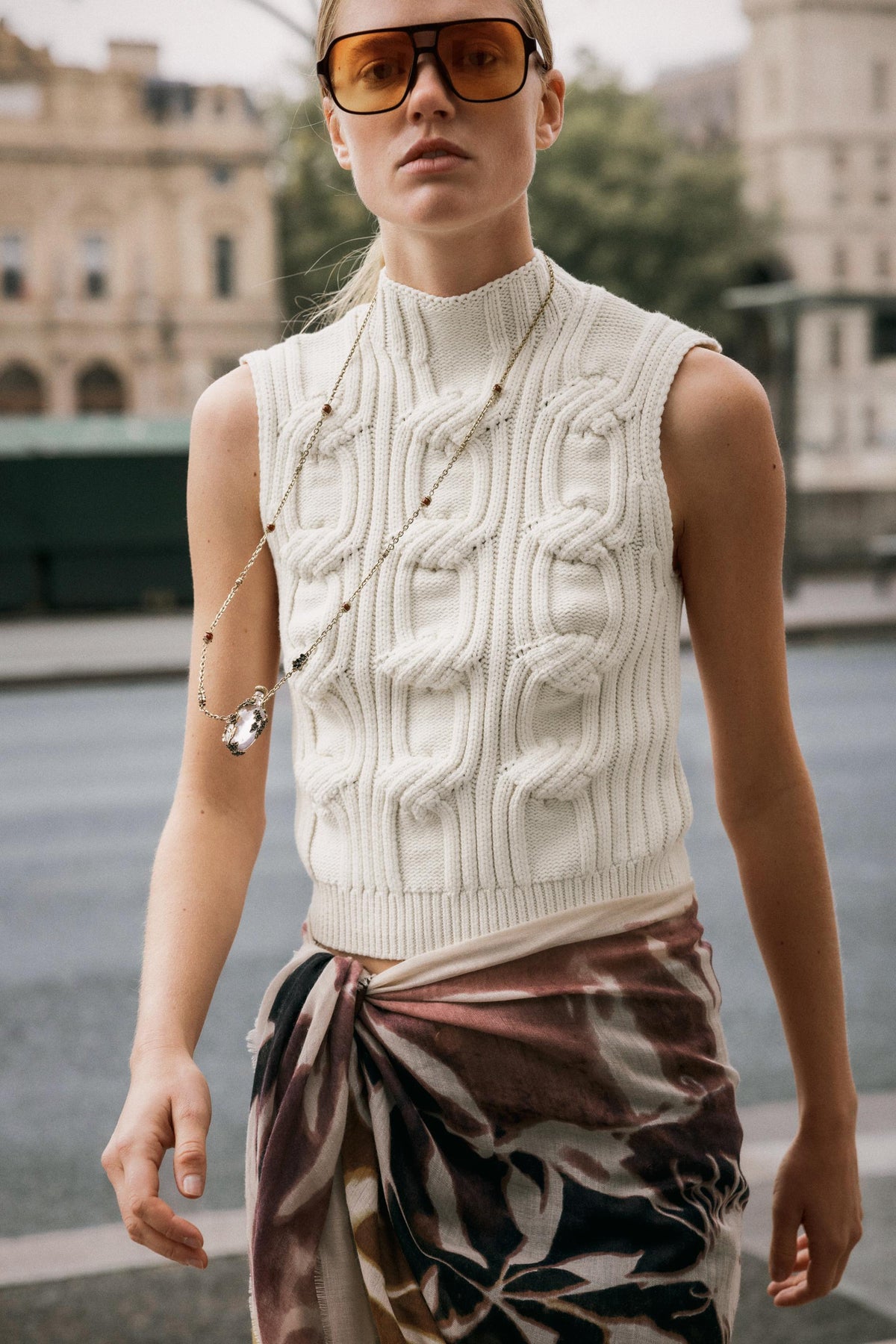 CABLE KNIT VEST - Image 2