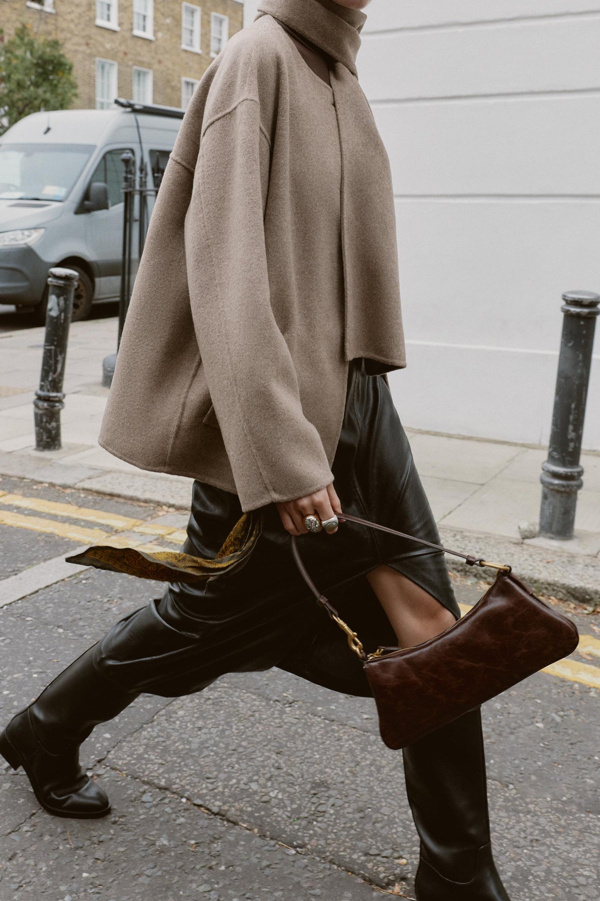 SHORT WOOL COAT WITH SCARF - Image 2