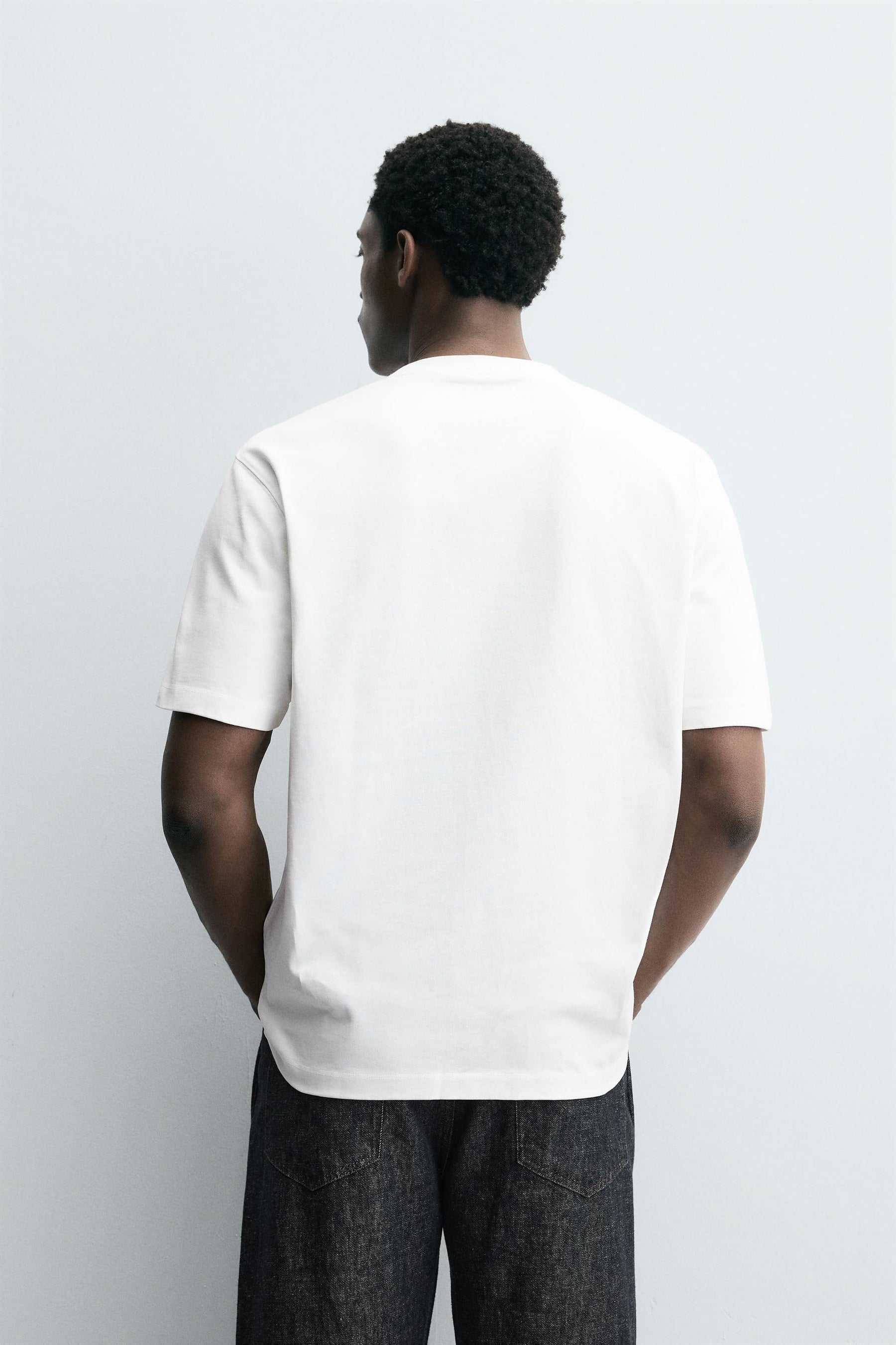 HEAVYWEIGHT SHORT SLEEVE T-SHIRT - Image 4