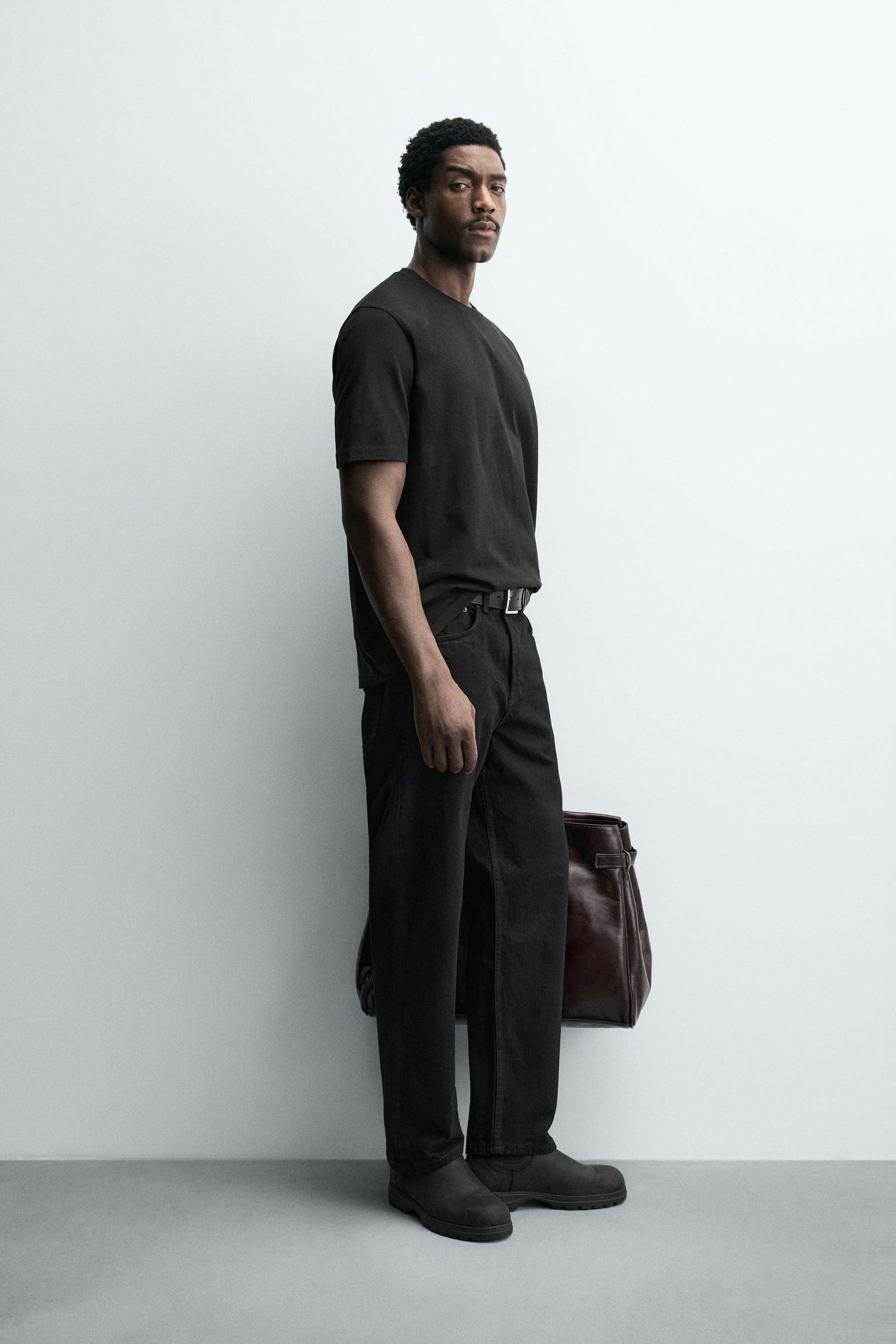 HEAVYWEIGHT SHORT SLEEVE T-SHIRT - Image 4