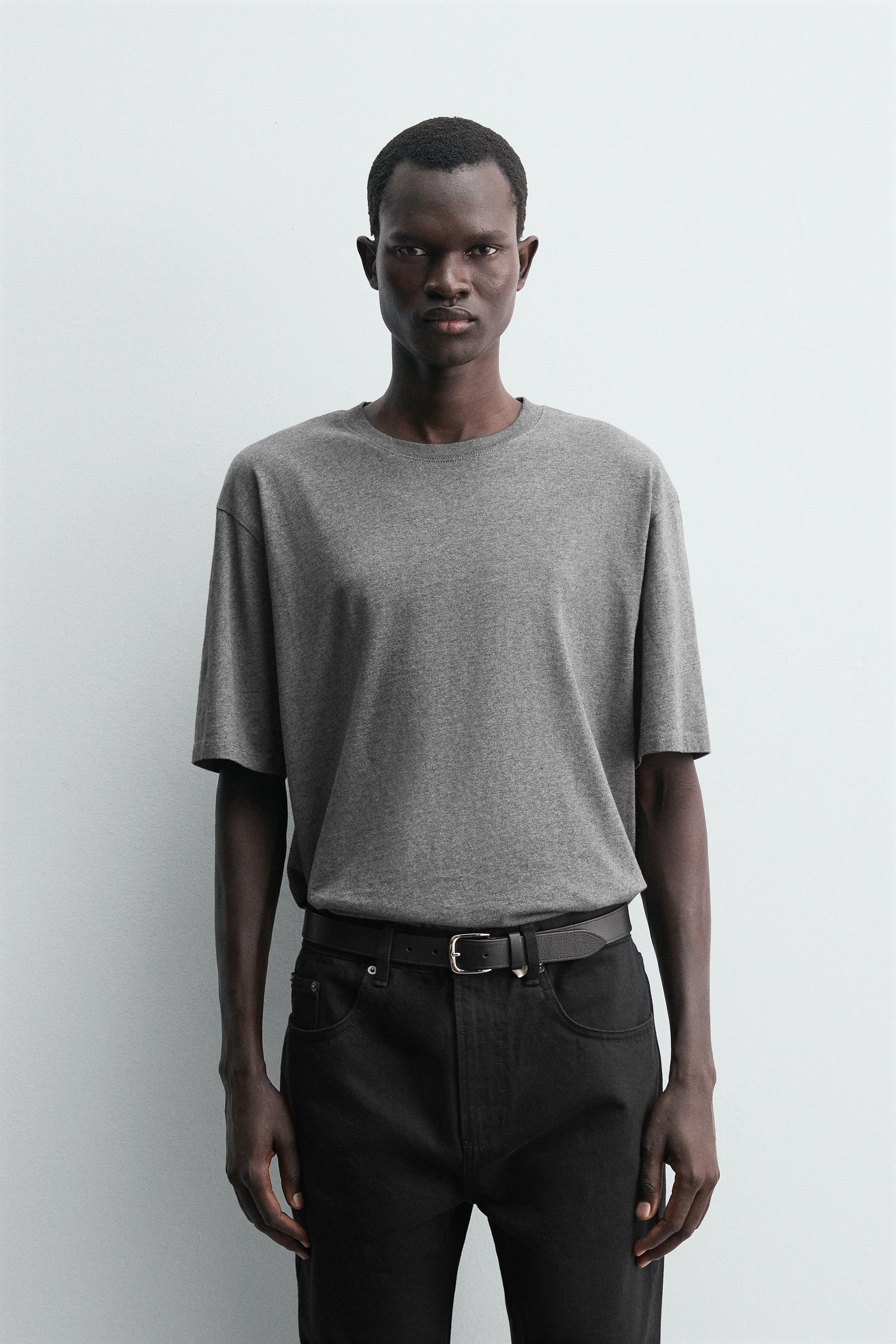 HEAVYWEIGHT SHORT SLEEVE T-SHIRT - Image 2