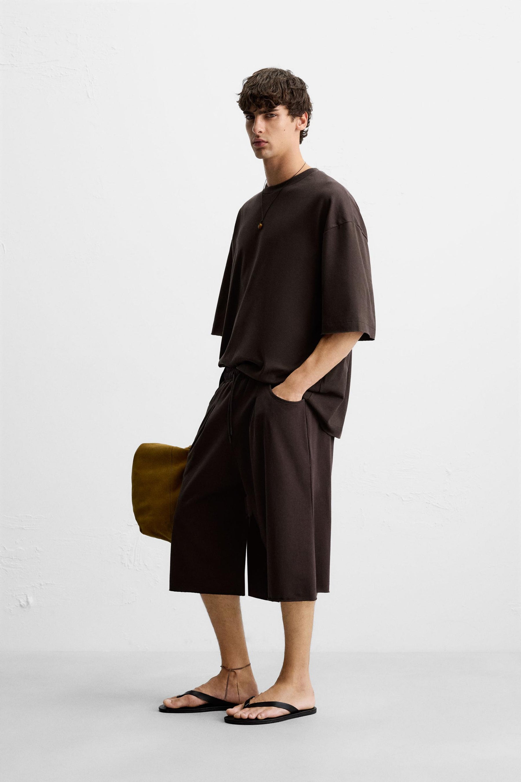 OVERSIZED FIT T-SHIRT - Image 4
