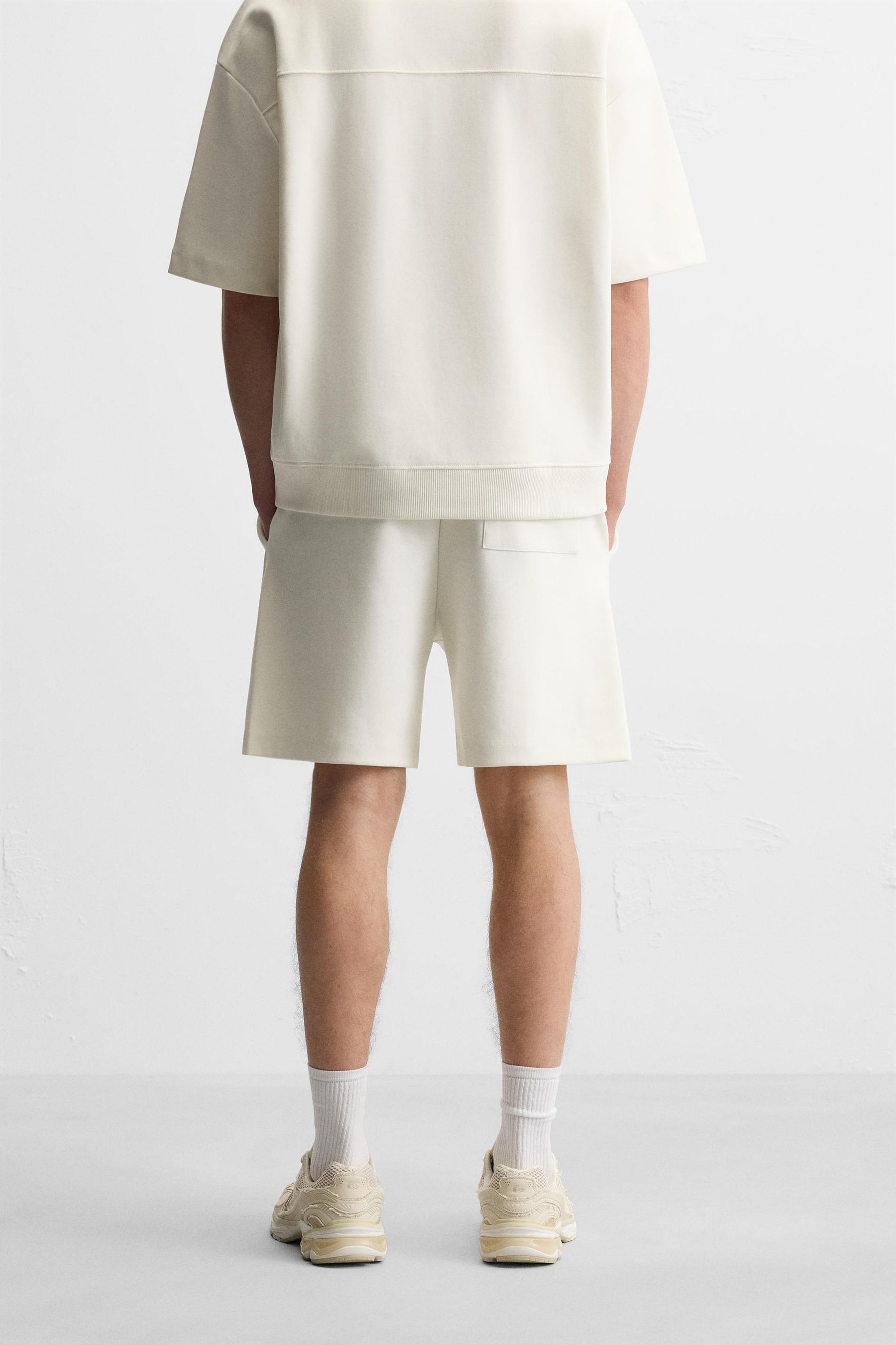 TECHNICAL INTERLOCK BERMUDA SHORTS - Image 3