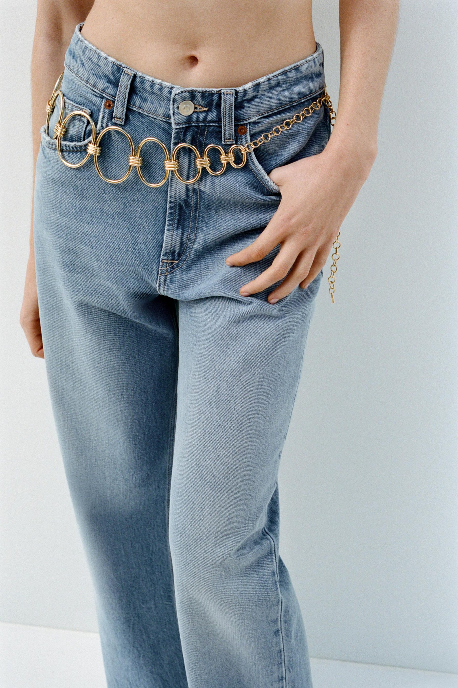 Wide-leg high-waist jeans