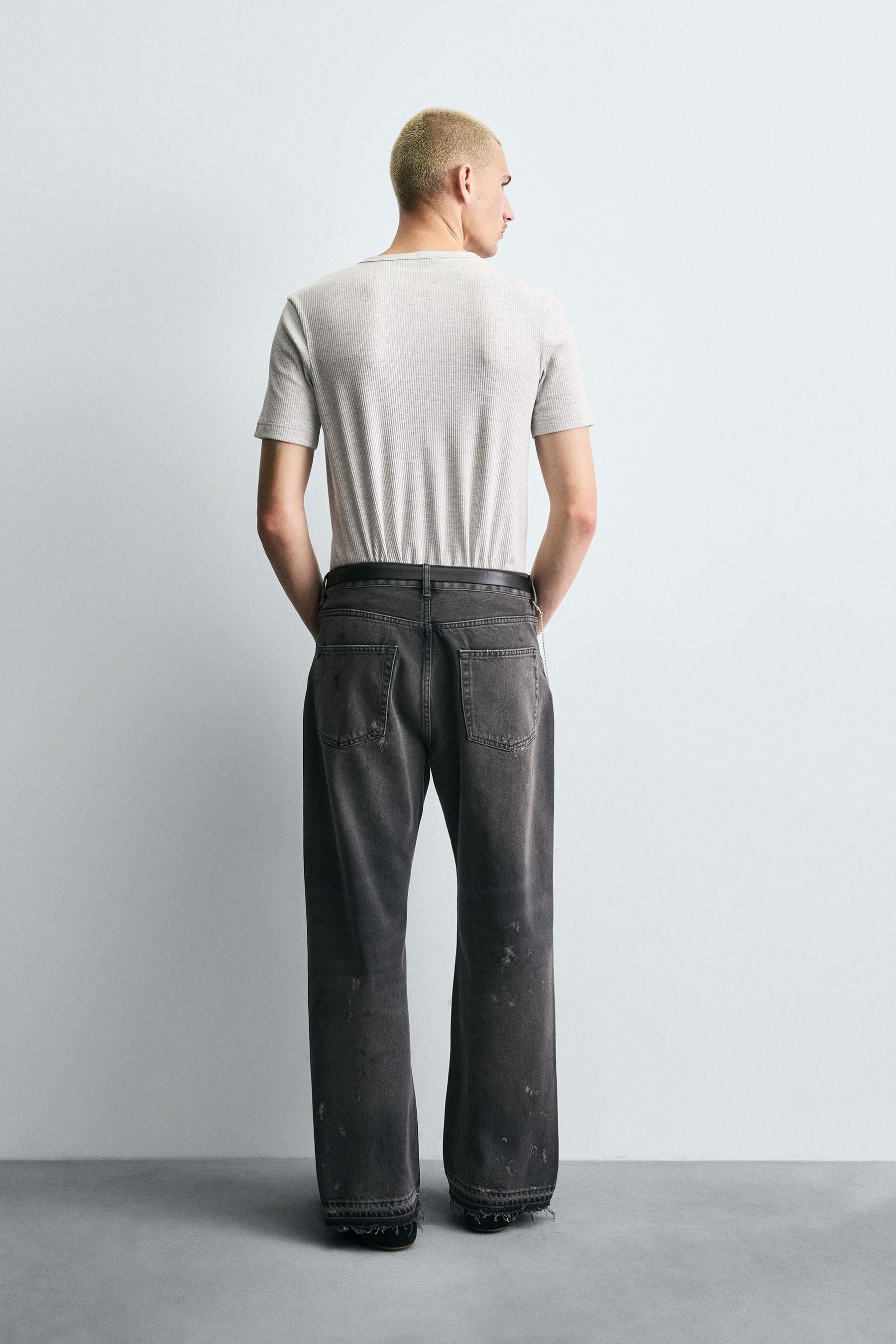 LOOSE FIT JEANS WITH PAINT SPLATTER - Image 3