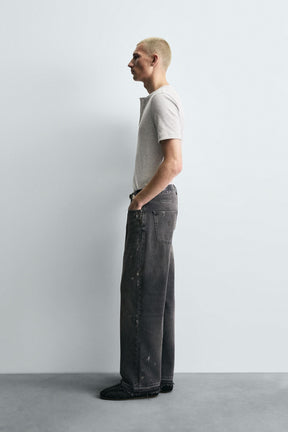 LOOSE FIT JEANS WITH PAINT SPLATTER - Image 4