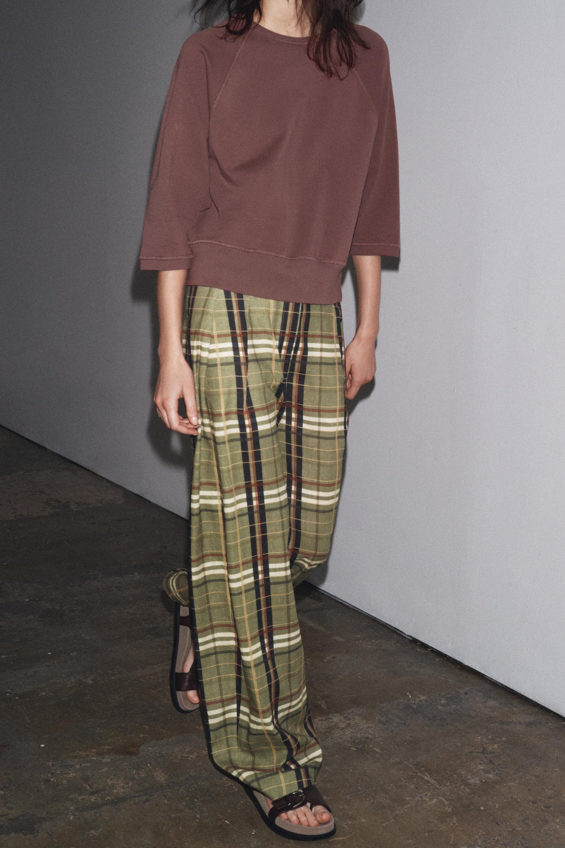 Raglan Sleeve Sweatshirt