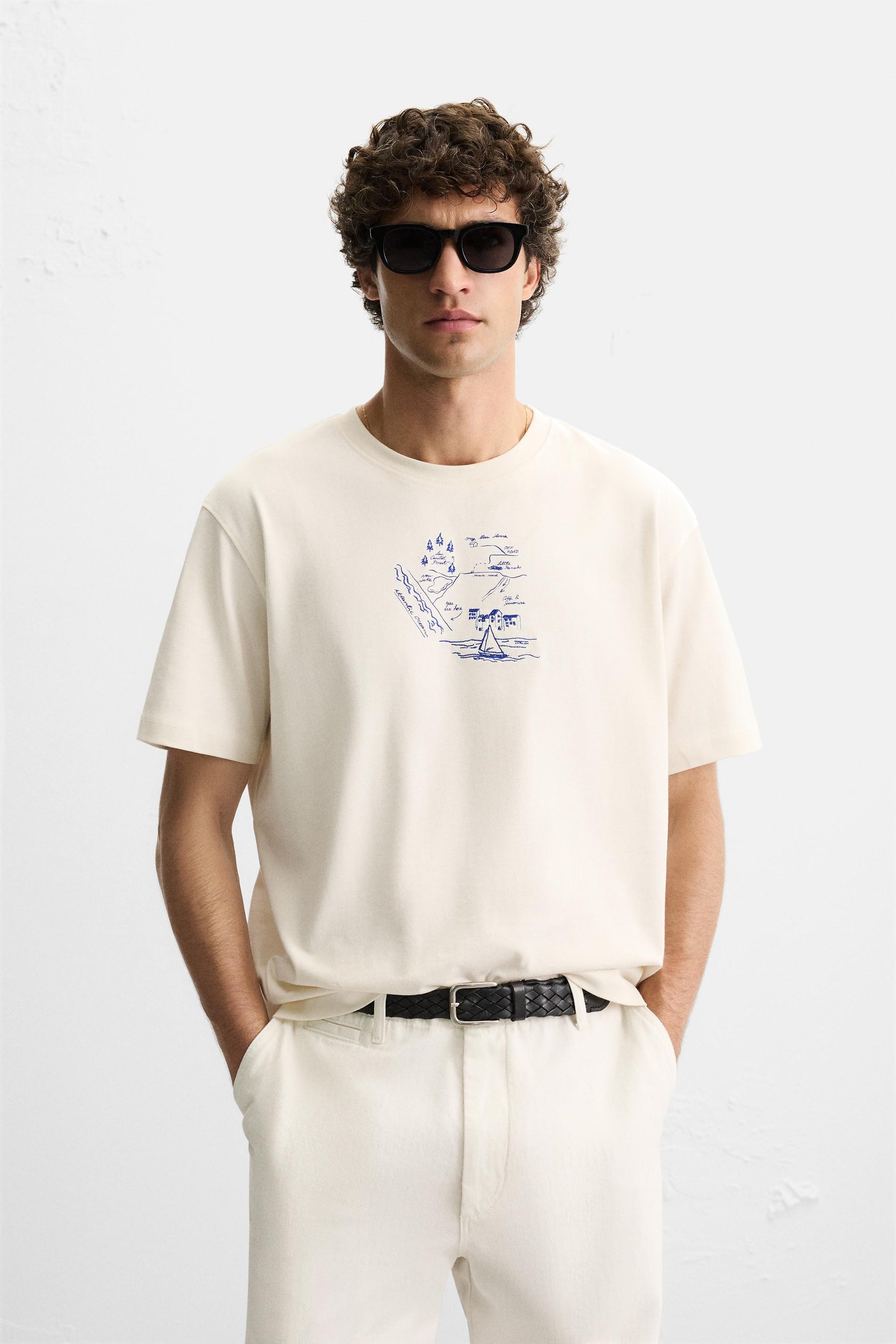 EMBROIDERED T-SHIRT WITH CONTRAST SLOGAN - Image 2