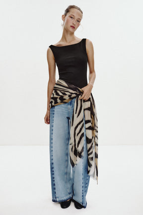 Ribbed cold-shoulder t-shirt.