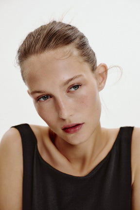 Ribbed cold-shoulder t-shirt.