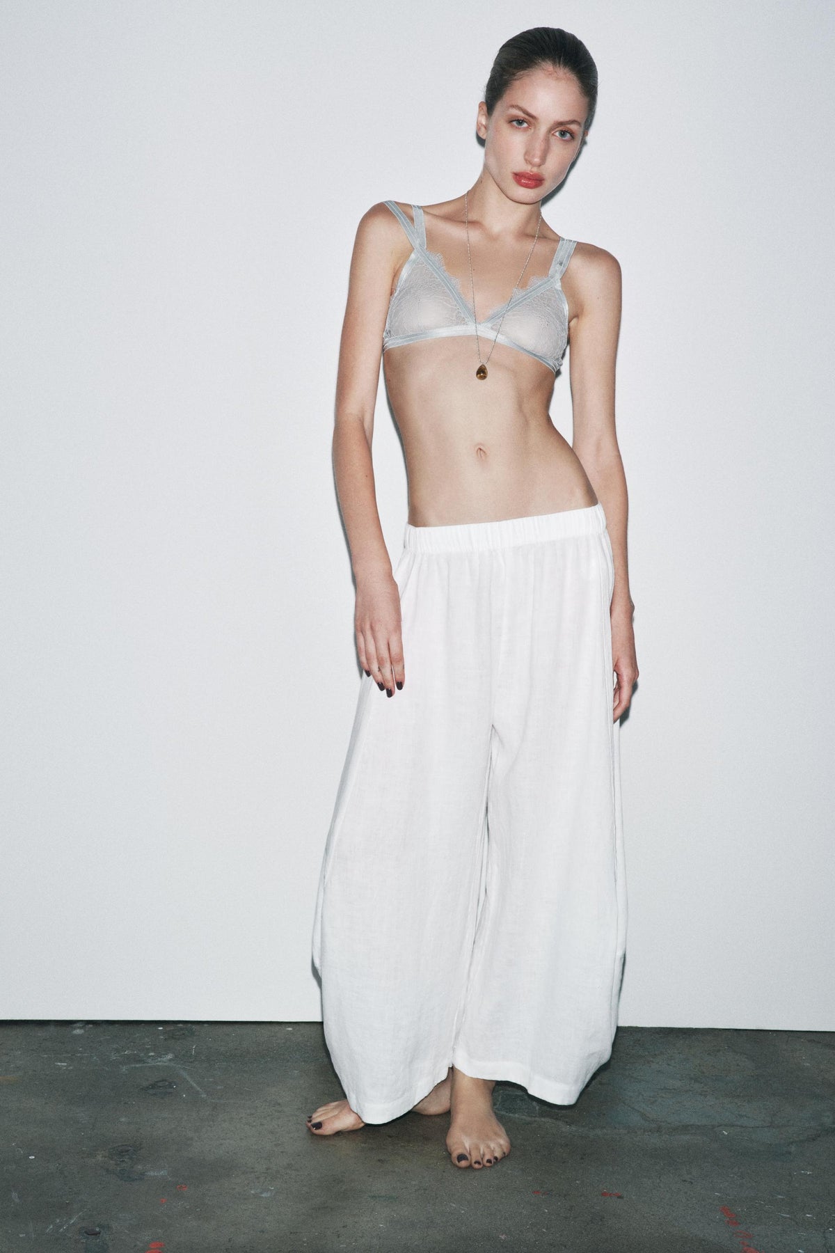 CONTRAST LACE BRALETTE