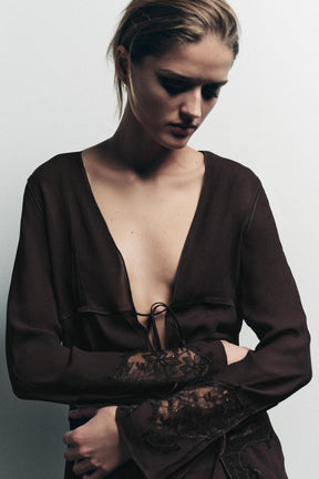 LACE SHIRT WITH BOWS