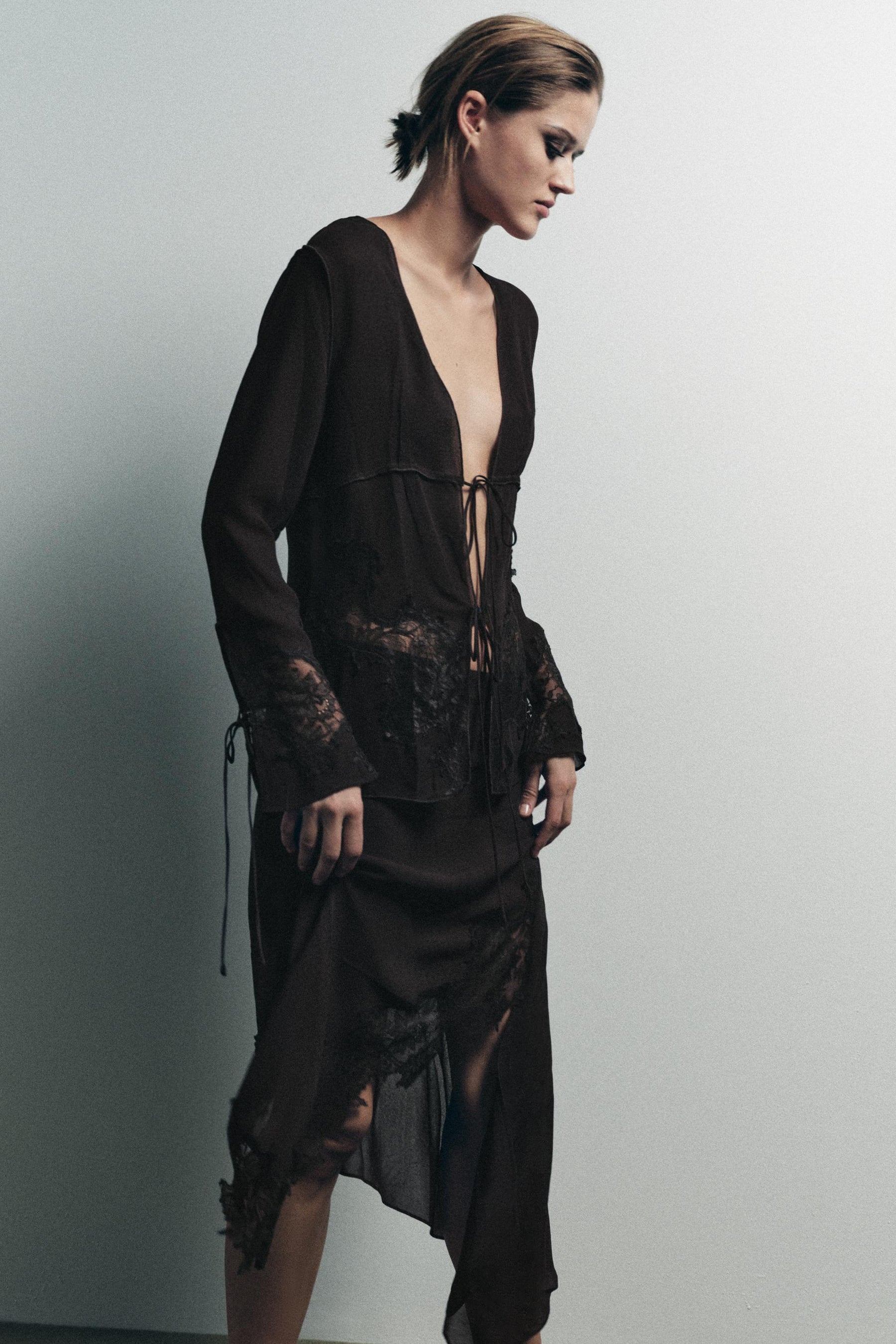 ASYMMETRIC LACE SKIRT