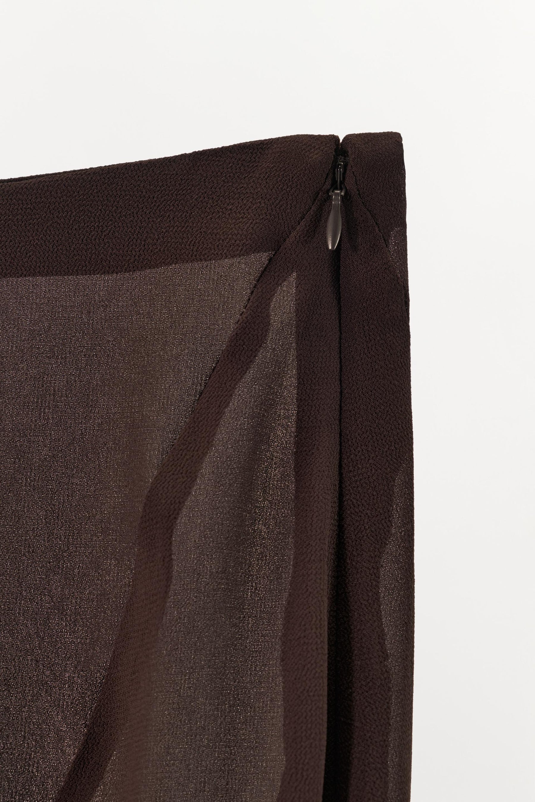 ASYMMETRIC LACE SKIRT