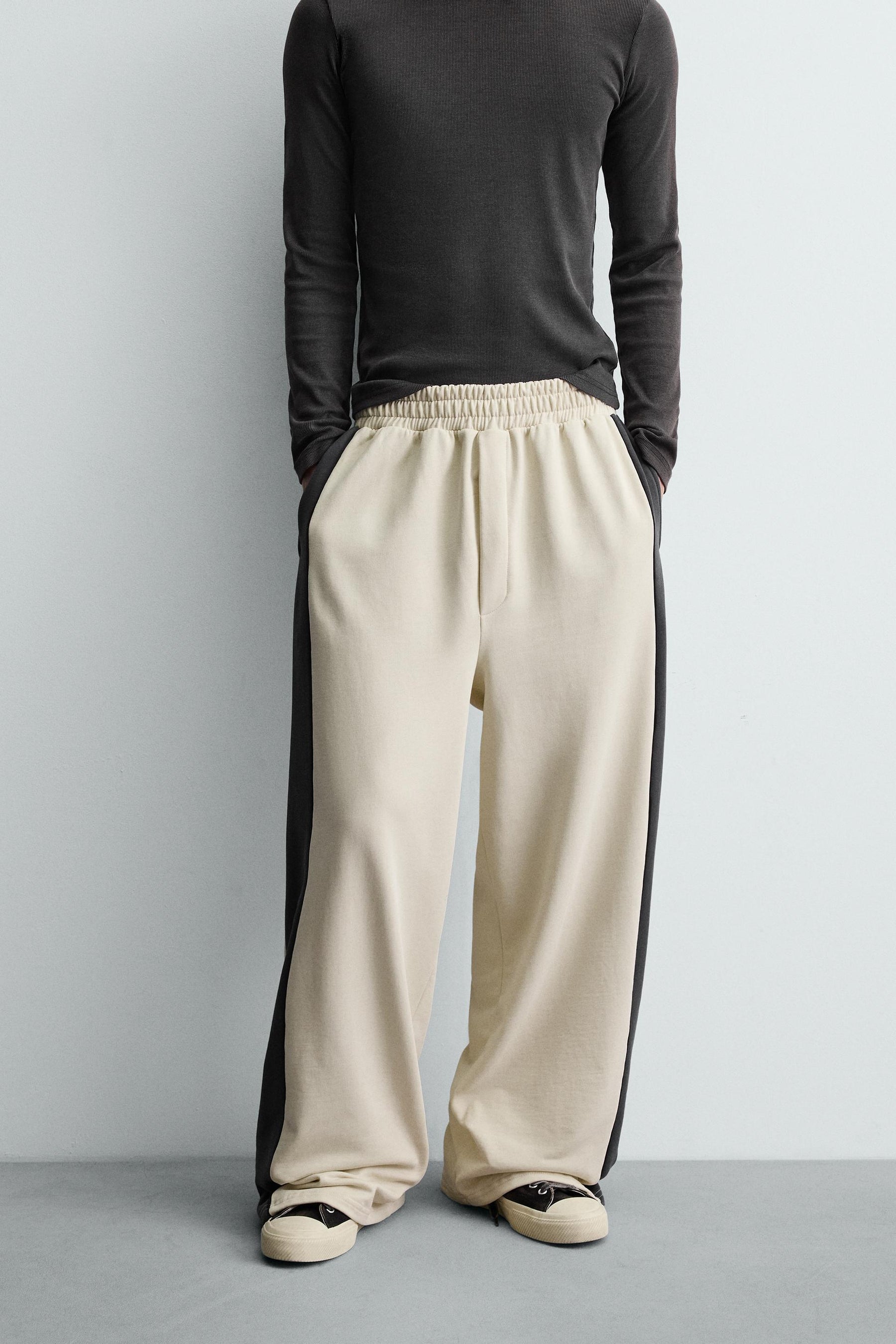 WIDE-LEG JOGGER TROUSERS WITH SIDE TAPING - Image 2