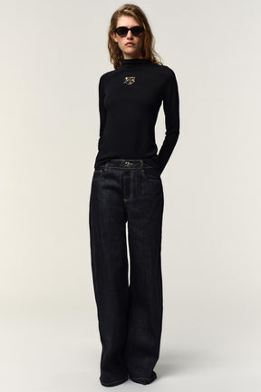 HIGH NECK BROOCH T-SHIRT