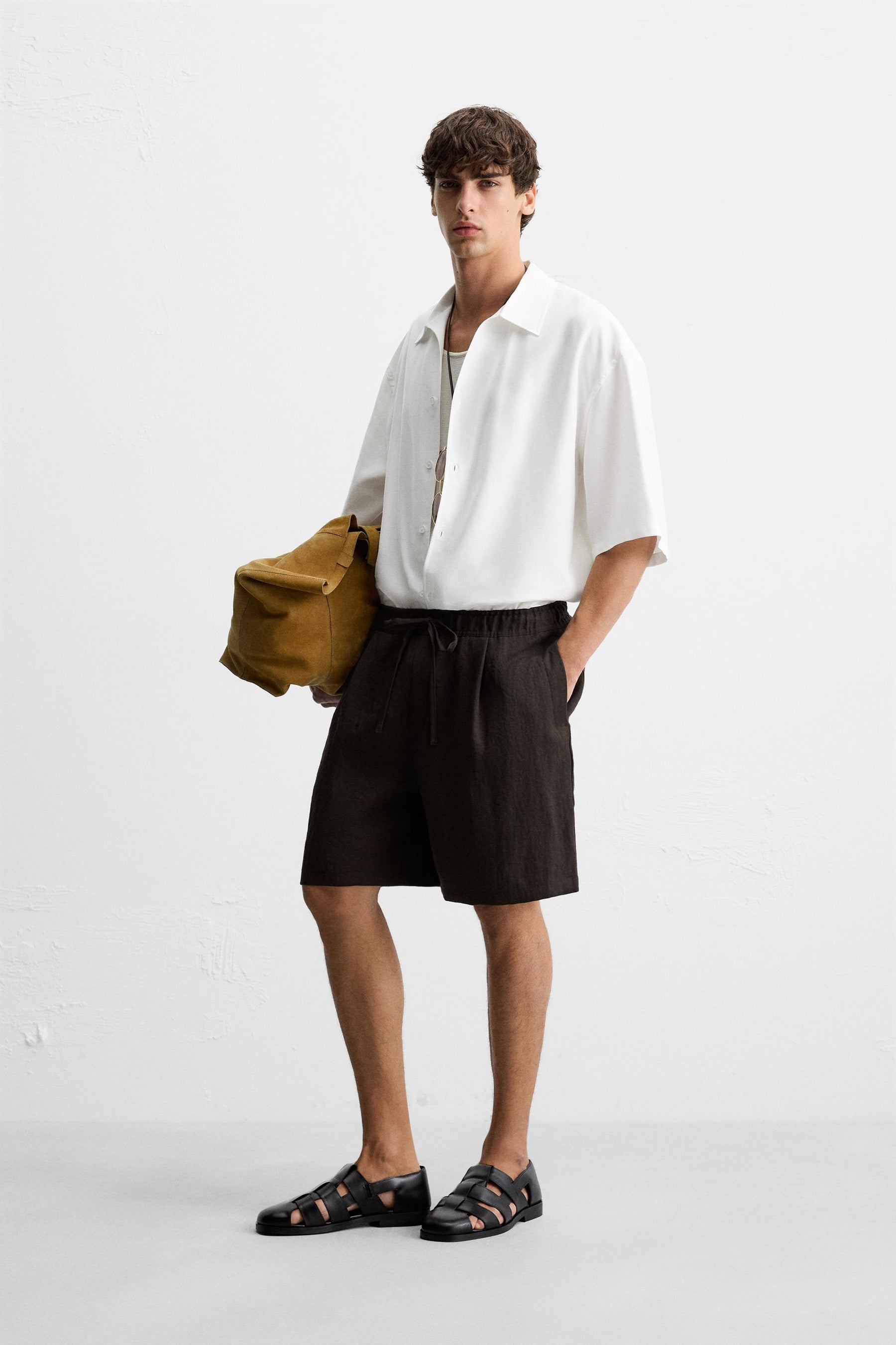 PLEATED FLOWING BERMUDA SHORTS - Image 4