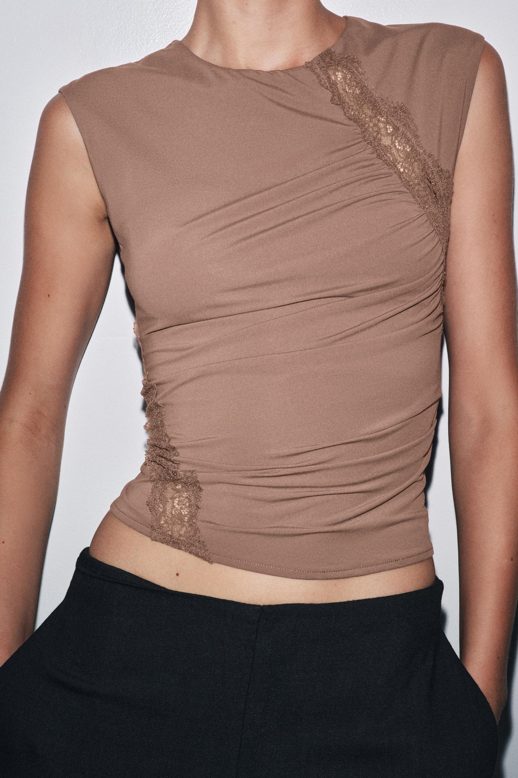 LACE POLYAMIDE TOP
