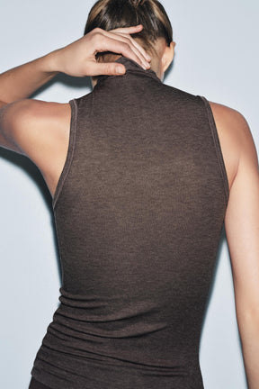 HIGH NECK SLEEVELESS TOP