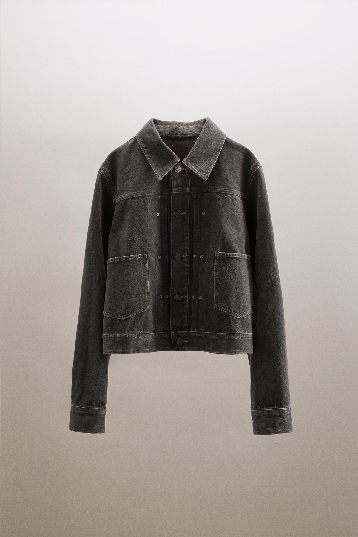 Denim jacket with pleats