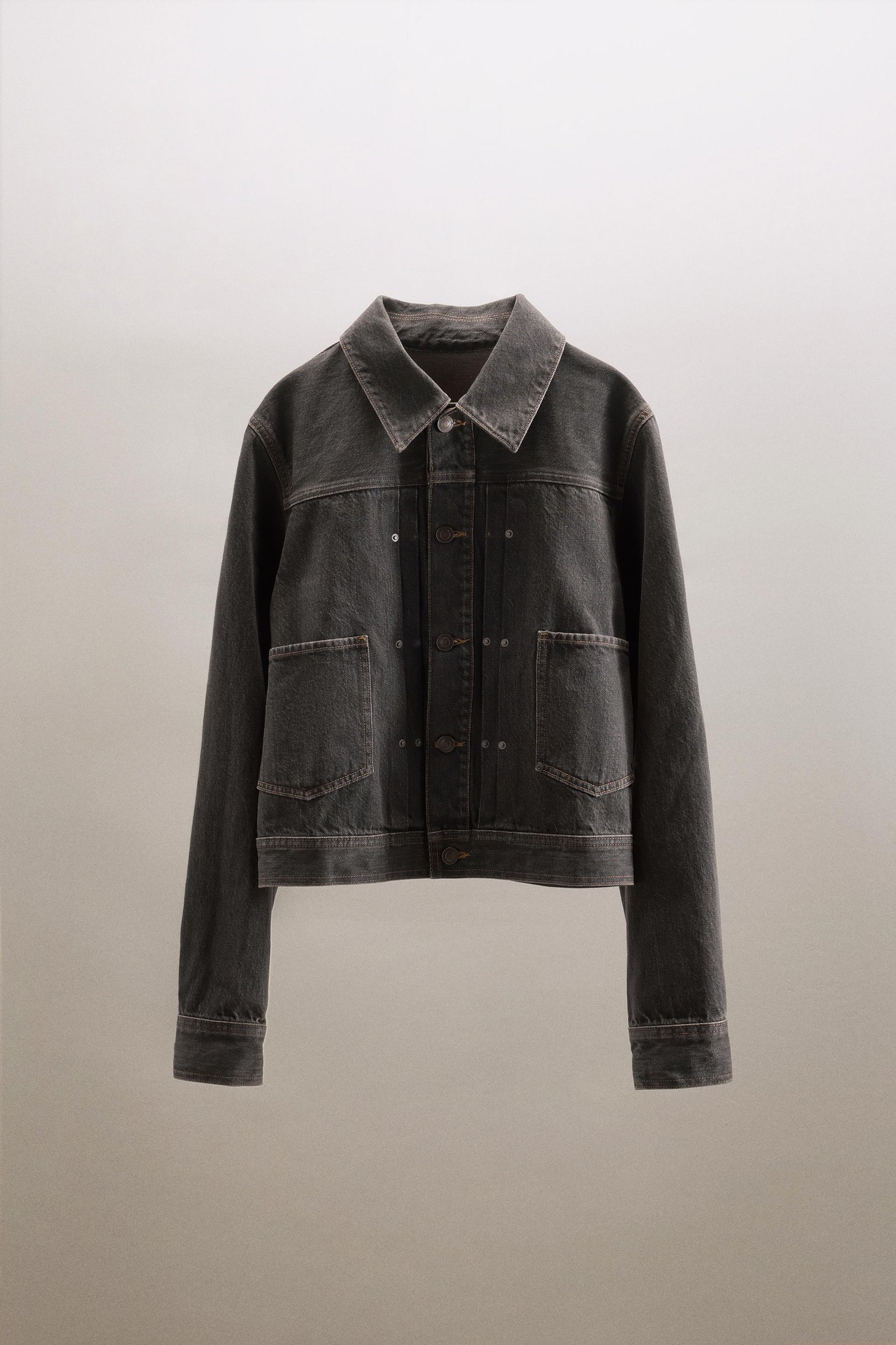 Denim jacket with pleats