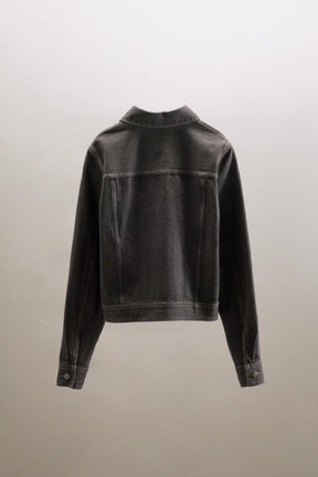 Denim jacket with pleats