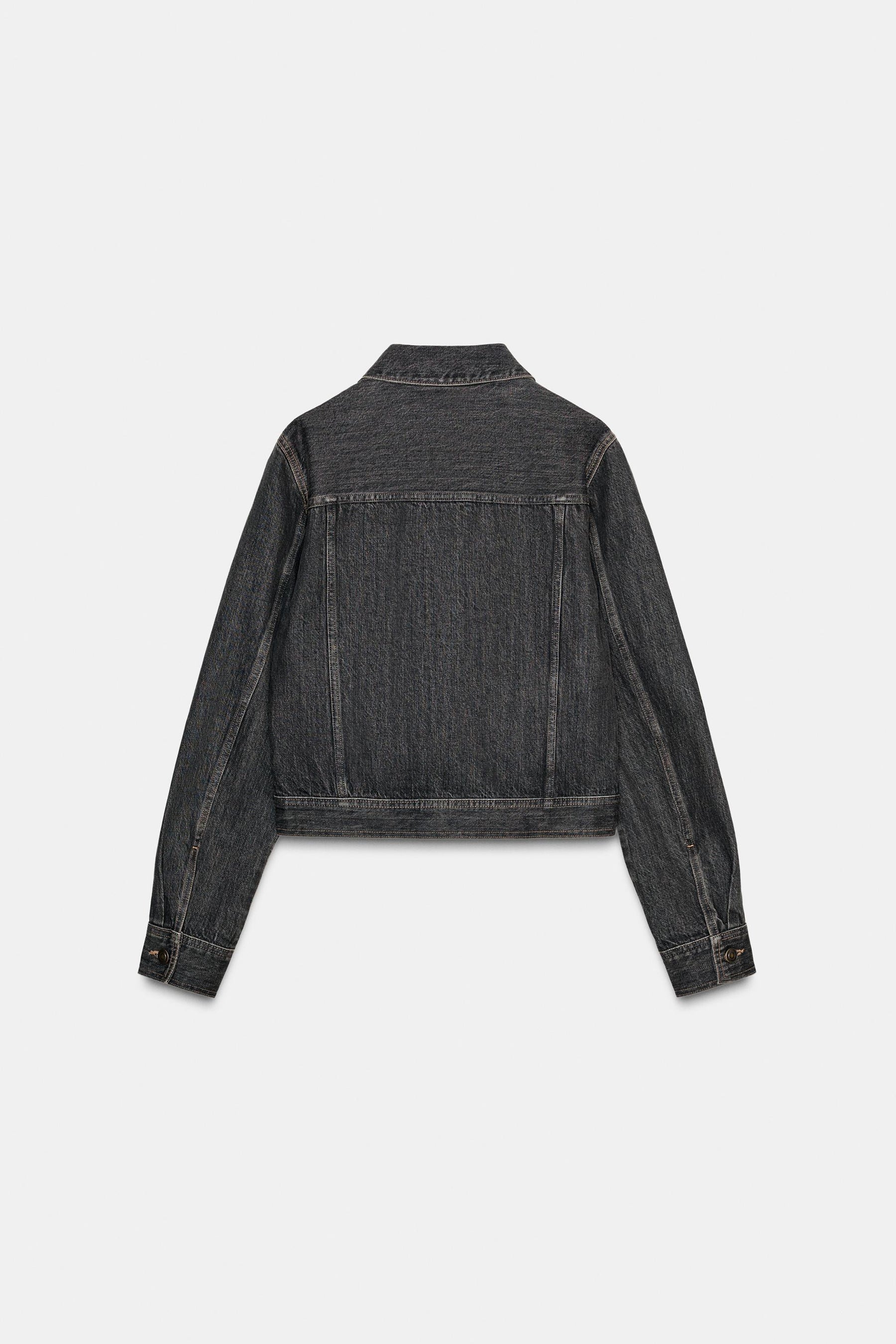 Denim jacket with pleats