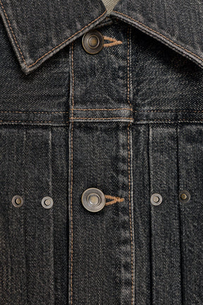 Denim jacket with pleats
