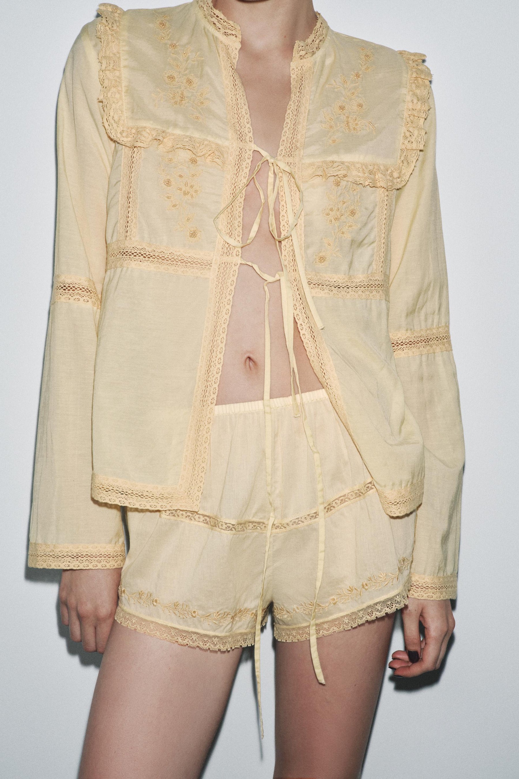 Floral Lace Embroidered Shorts