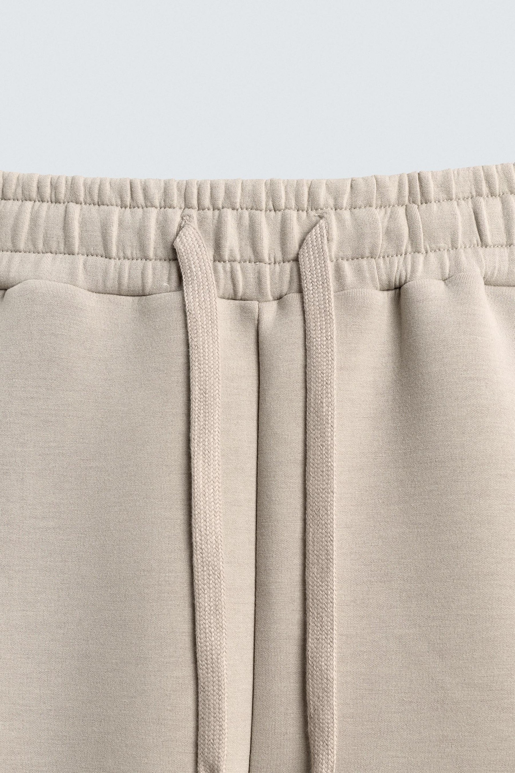 NEOPRENE-EFFECT BERMUDA SHORTS WITH DARTS - Image 7