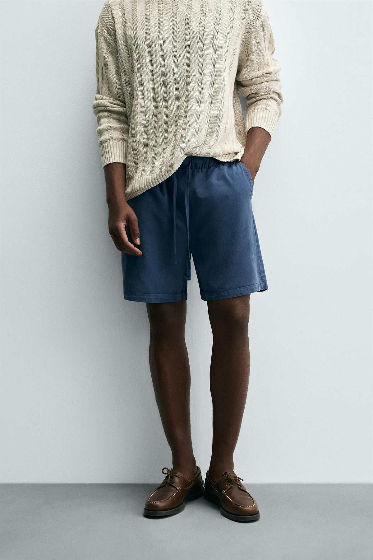 LYOCELL-COTTON RELAXED FIT BERMUDA SHORTS - Image 2