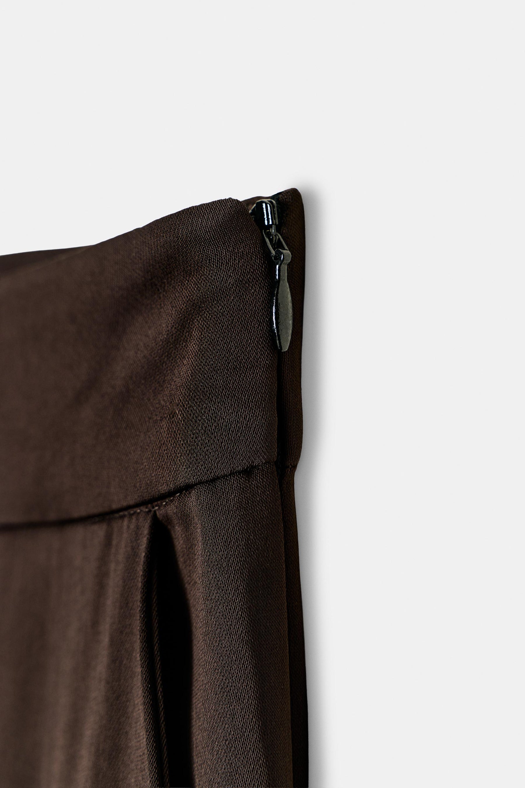 Loose-Fitting Darted Trousers