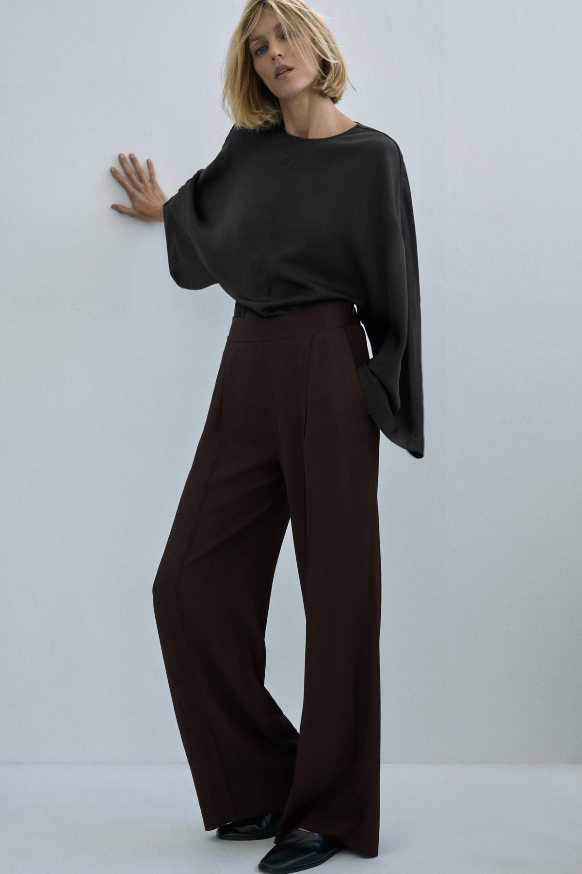 Loose-Fitting Darted Trousers