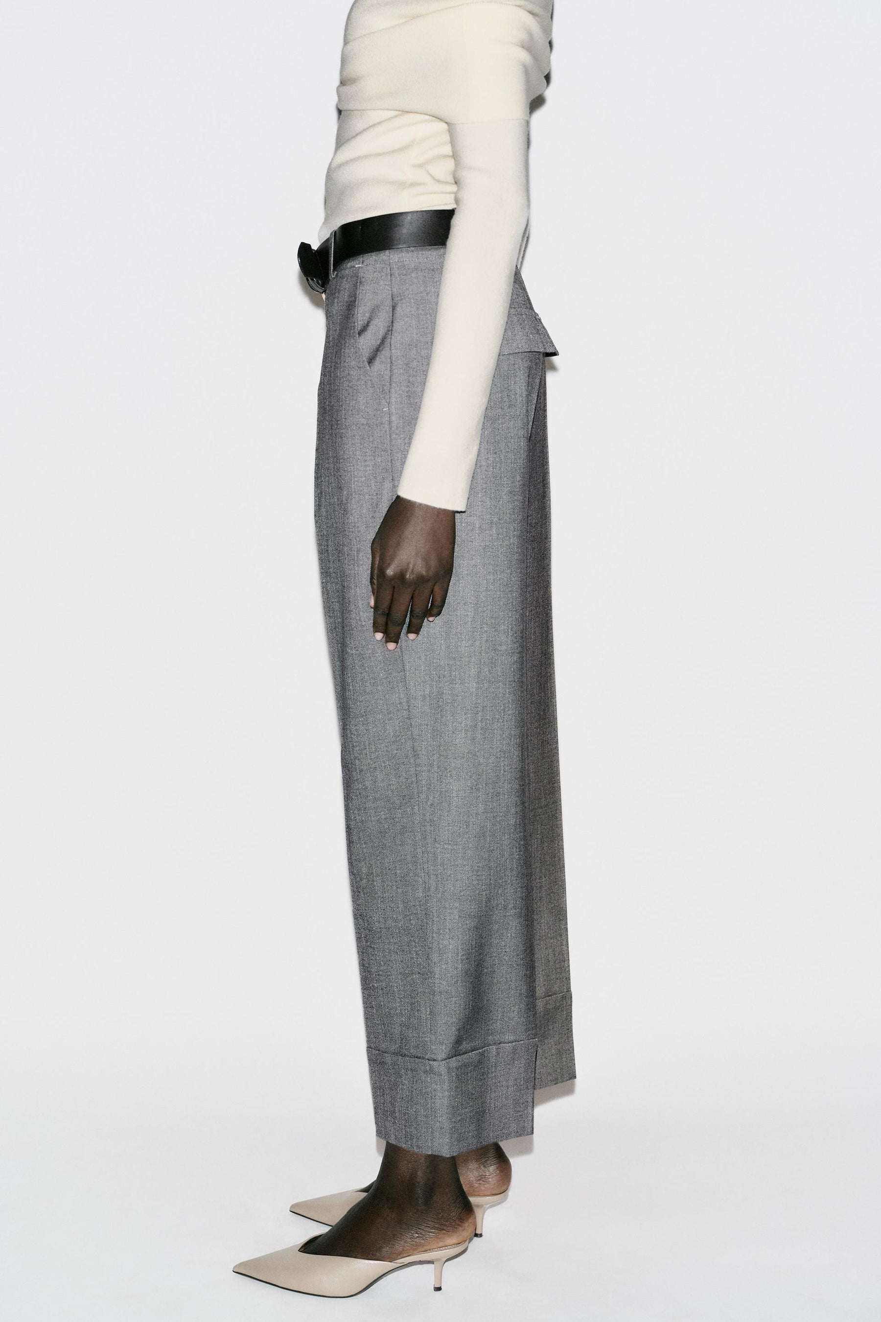 Trousers with turn-up hems.