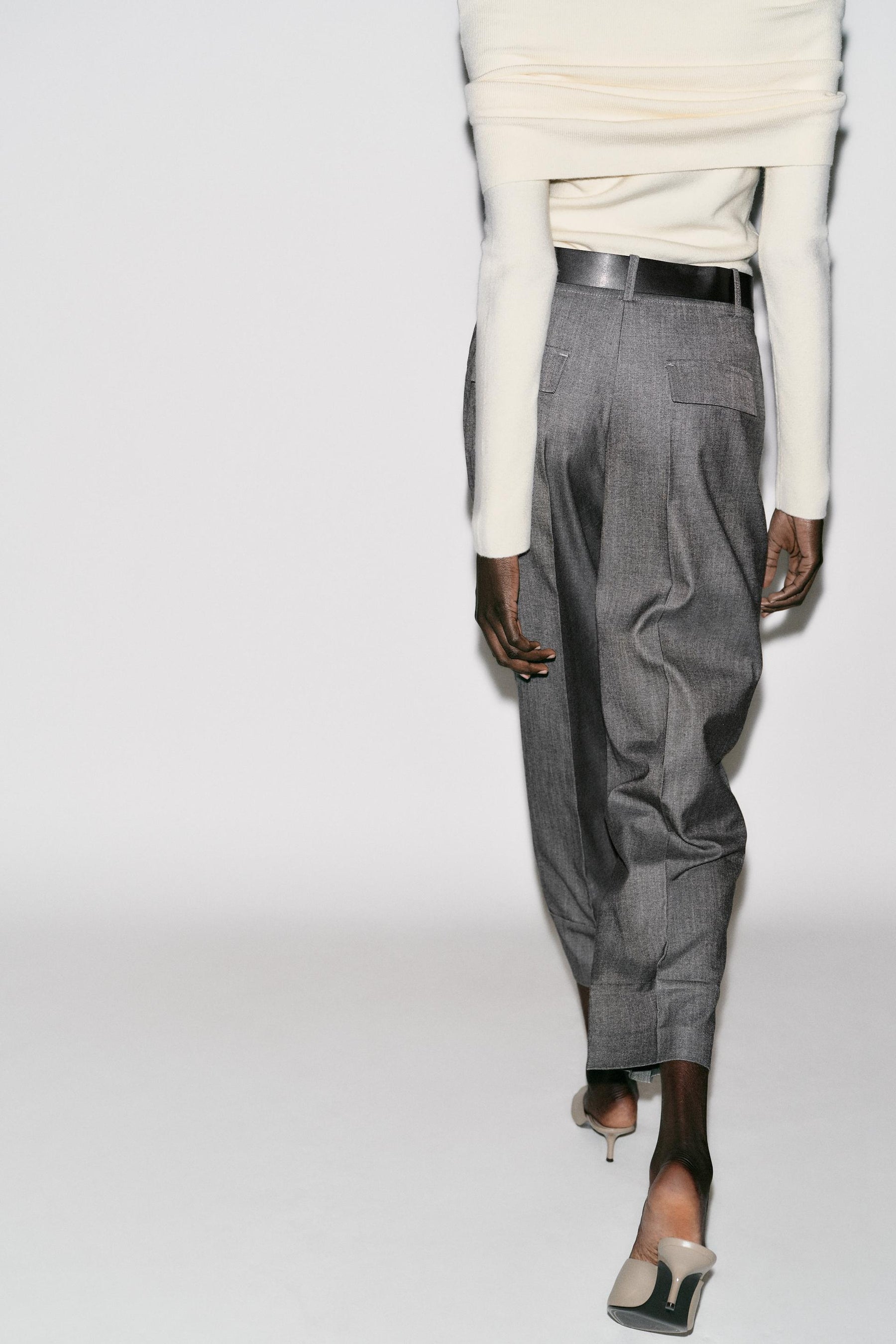 Trousers with turn-up hems.