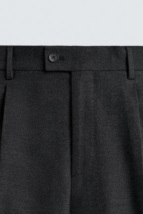 Pleated Regular Trousers