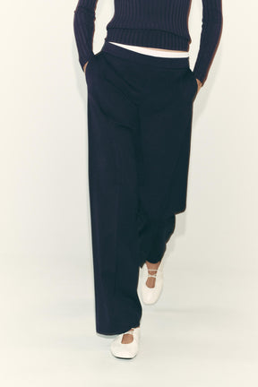 Straight-leg trousers with waist