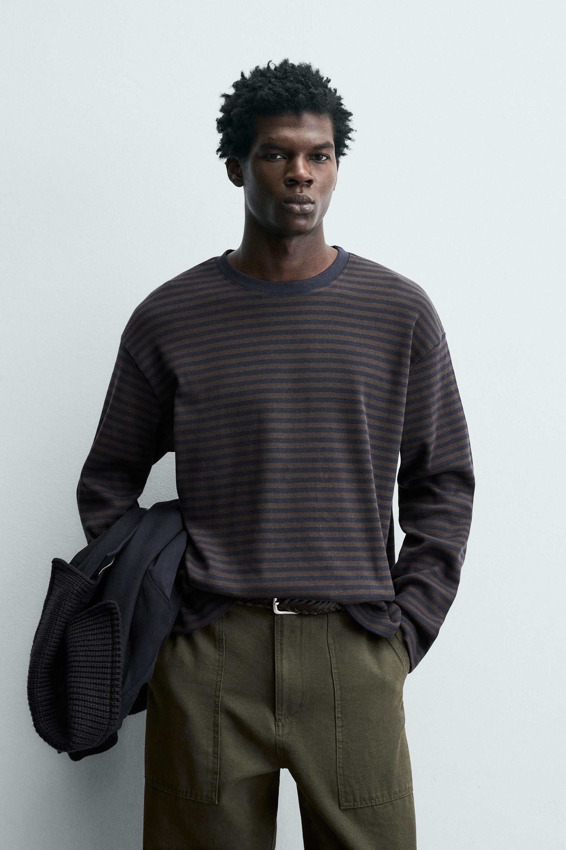 STRIPED T-SHIRT WITH CONTRASTING DETAIL - Image 2