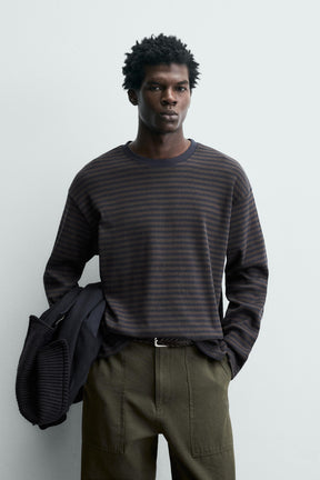 STRIPED T-SHIRT WITH CONTRASTING DETAIL - Image 2