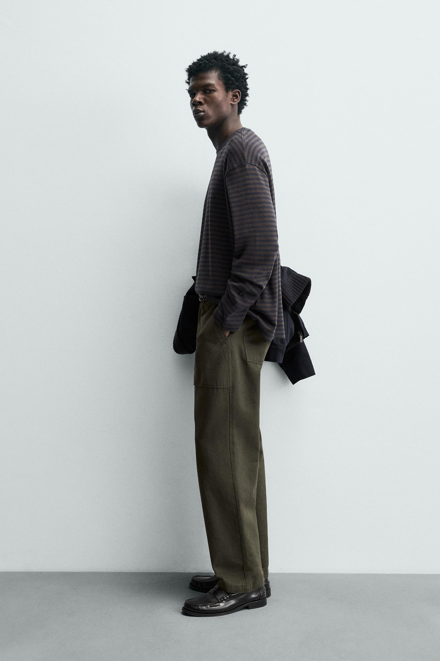 STRIPED T-SHIRT WITH CONTRASTING DETAIL - Image 3