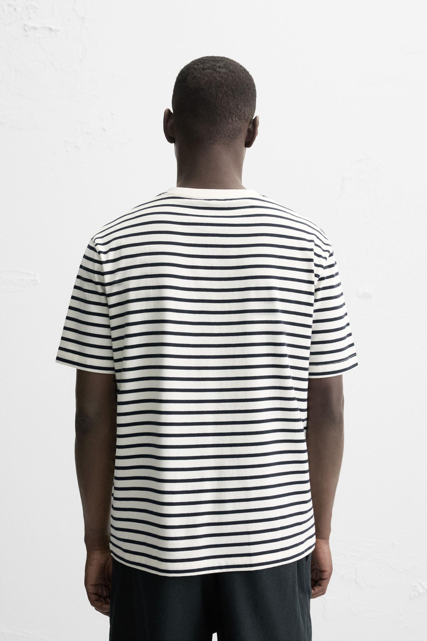 BASIC MEDIUM WEIGHT T-SHIRT - Image 3