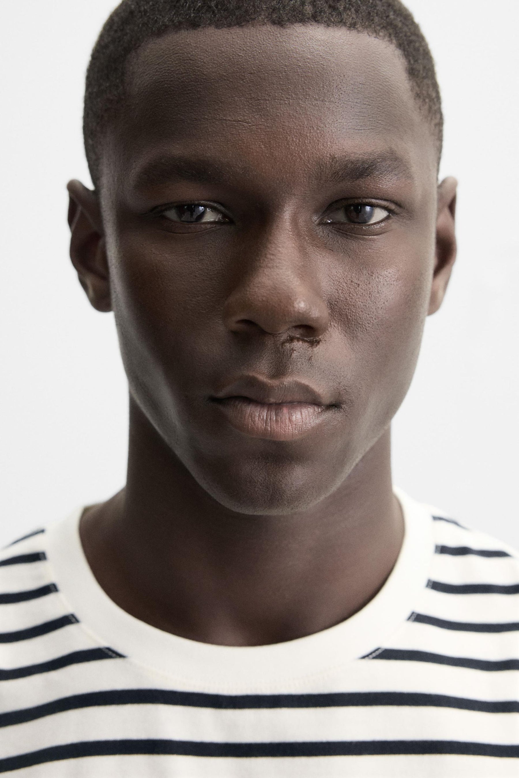 BASIC MEDIUM WEIGHT T-SHIRT - Image 5