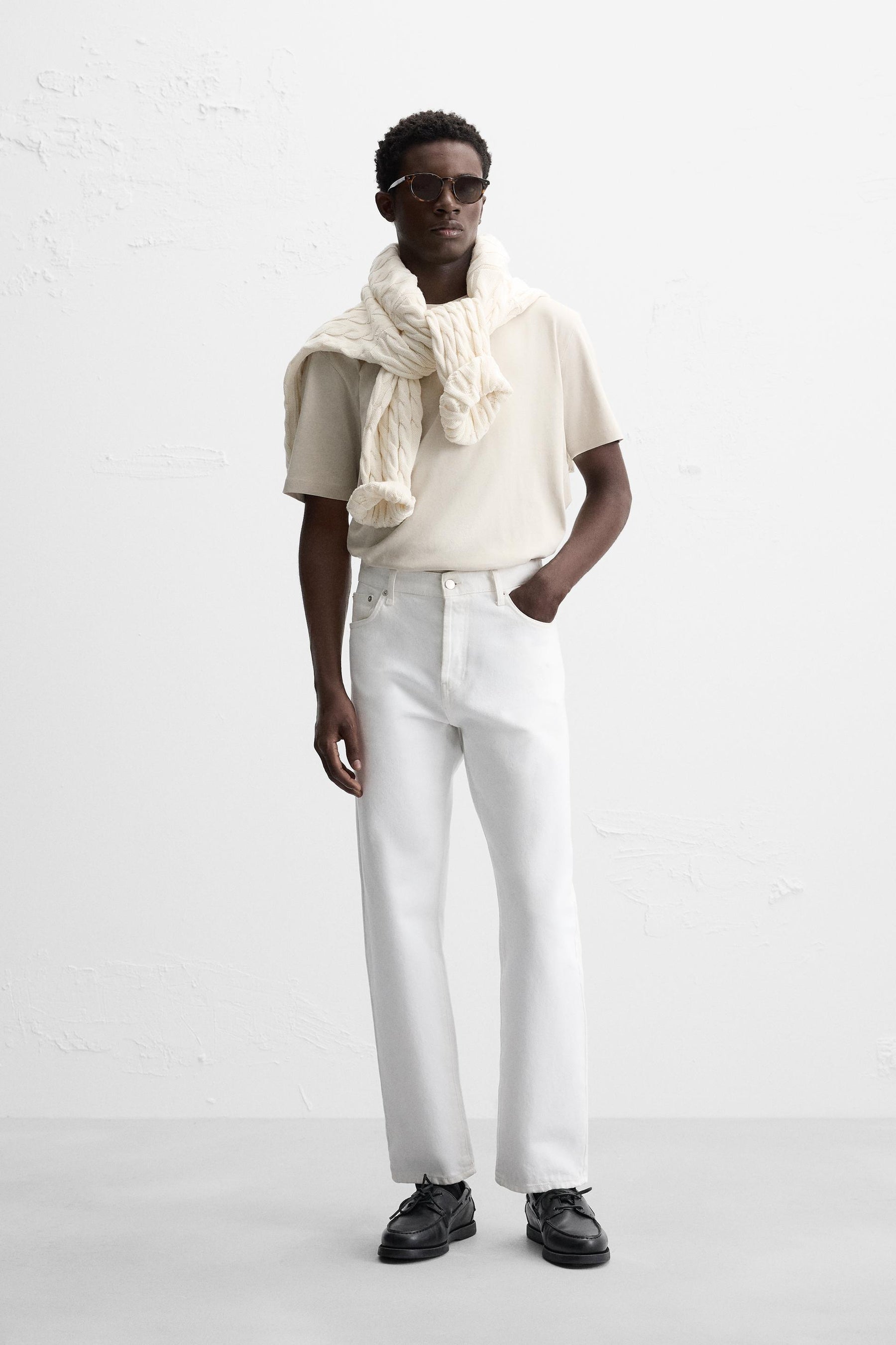 BASIC MEDIUM WEIGHT T-SHIRT - Image 1