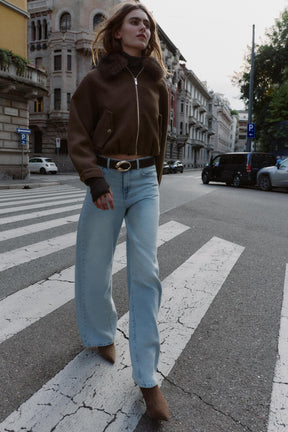 Wide-leg high-waist jeans