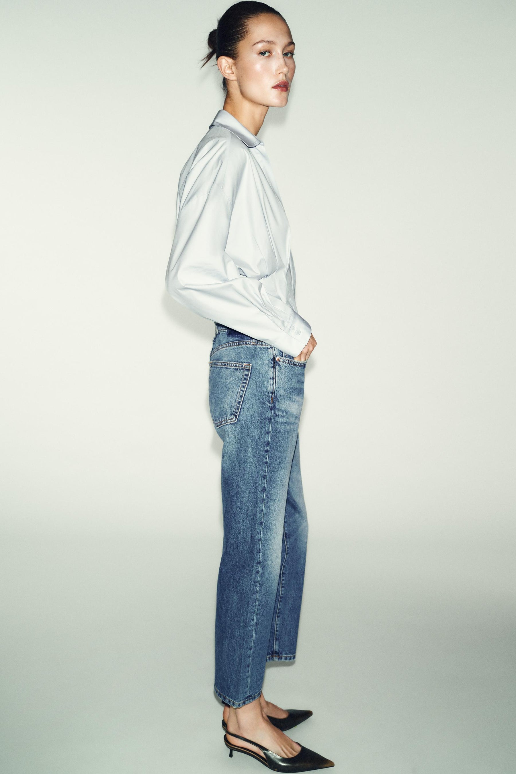 Cropped Mid-Rise Jeans