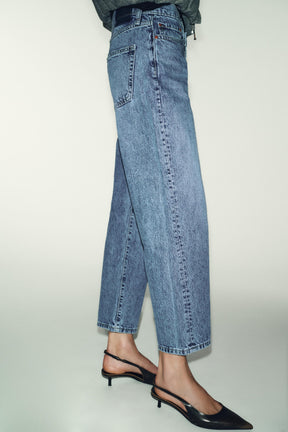 Cropped Mid-Rise Jeans