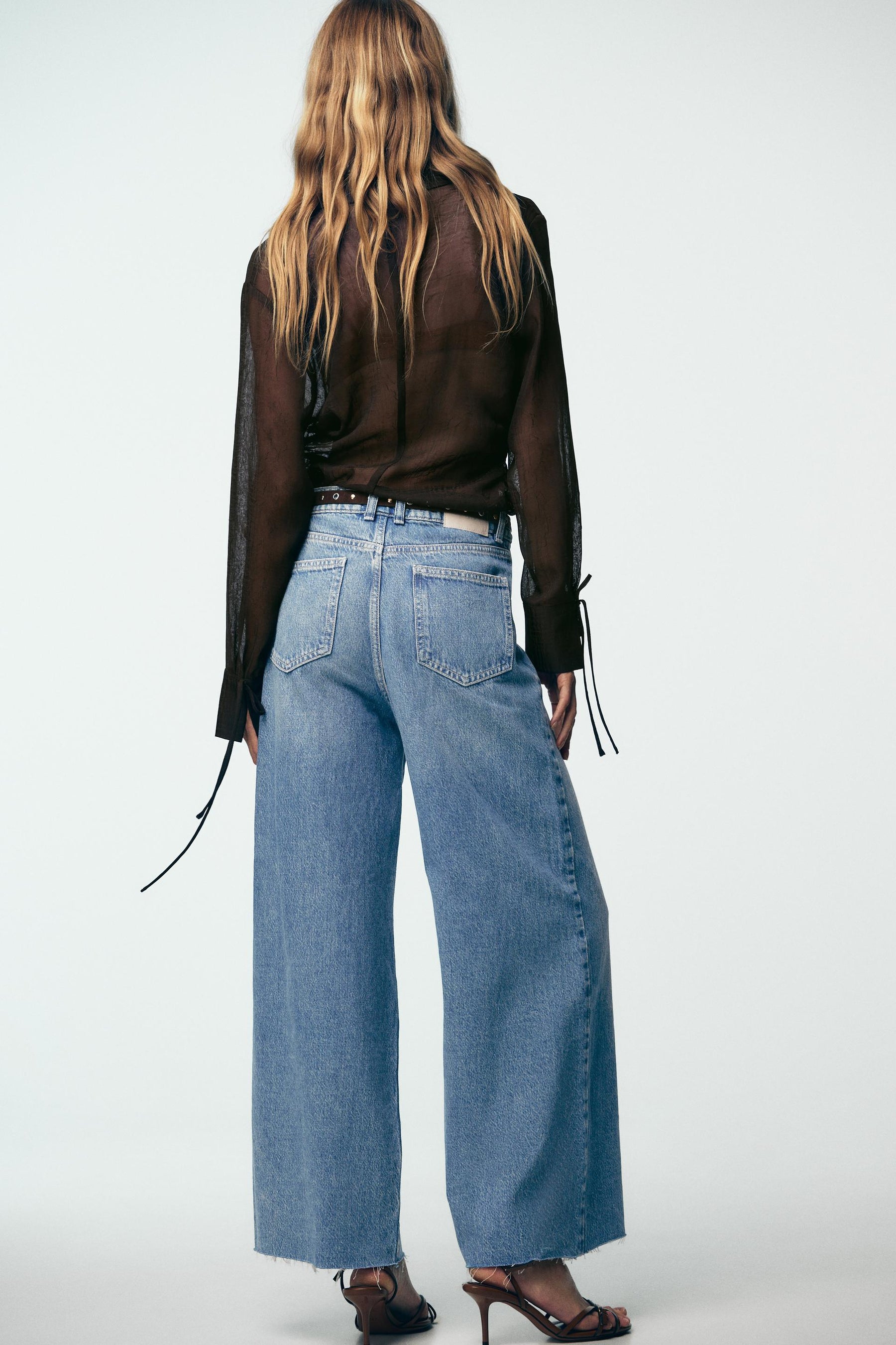 CROPPED HIGH-WAIST JEANS