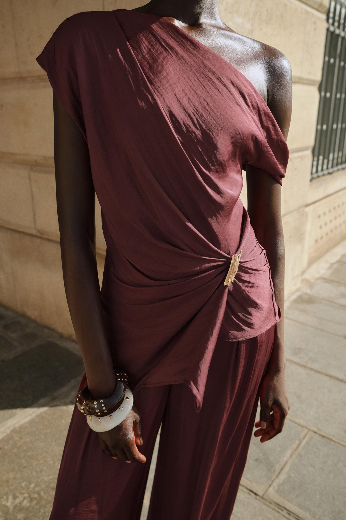 Asymmetric Hardware Top