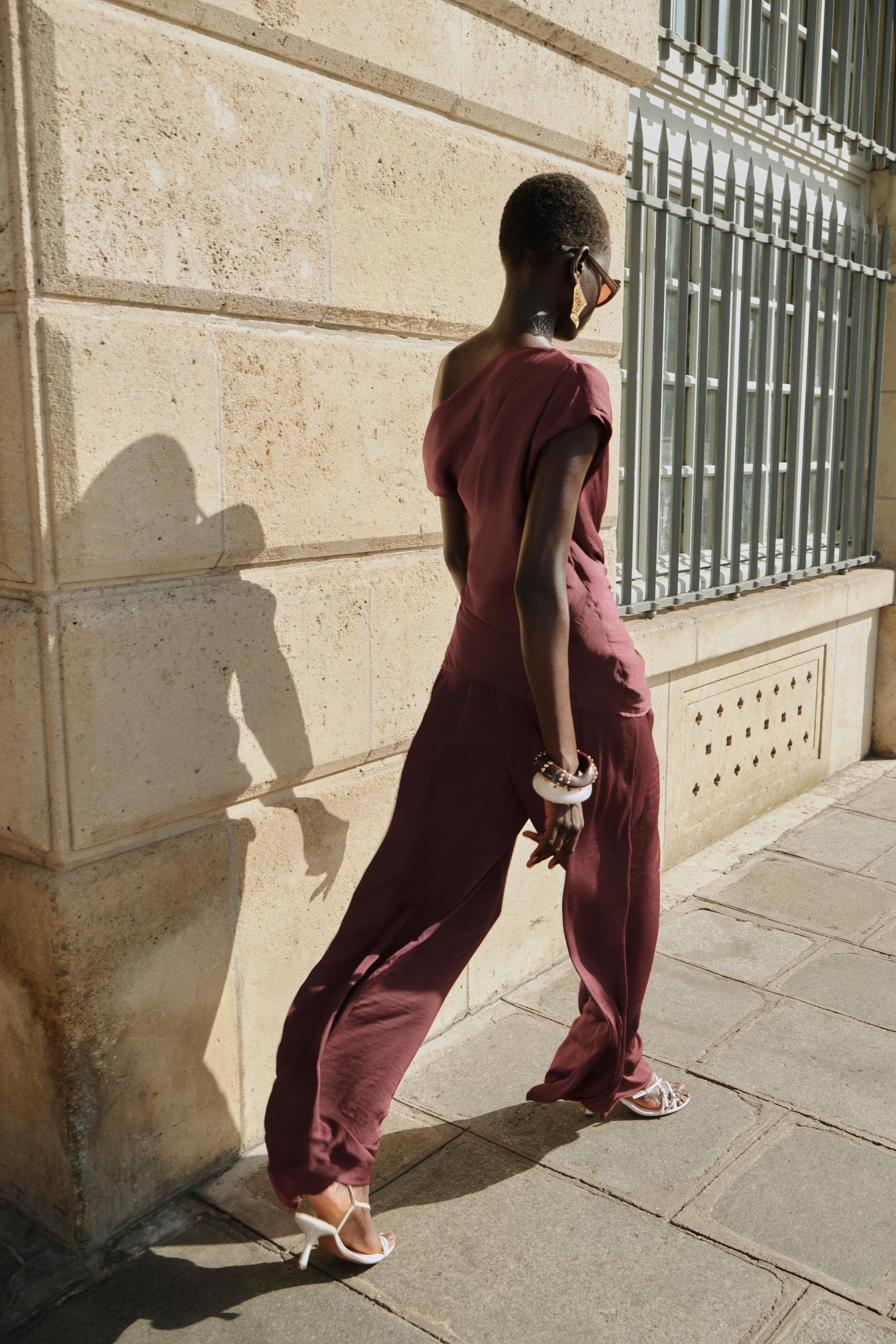 Asymmetric Hardware Top